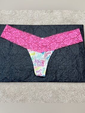 Retired Victoria’s Secret PINK Graphic Lace Trim Extra Low Rise Thong Panties M